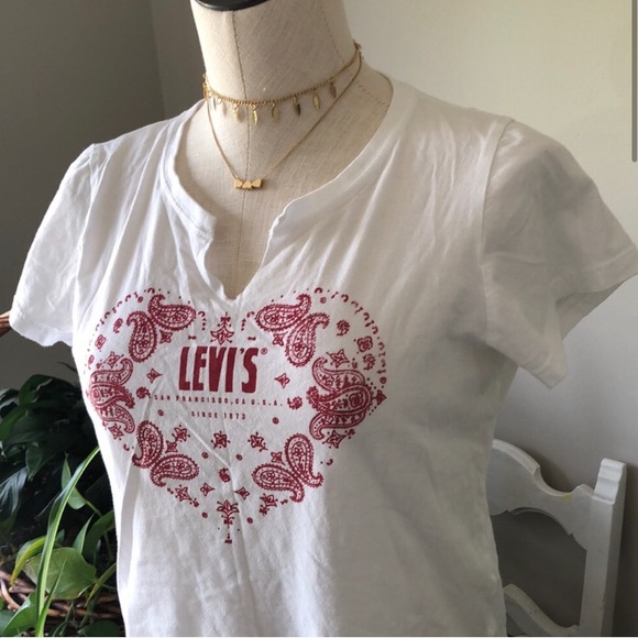 🌱Levis Classic White Tee - Picture 3 of 6